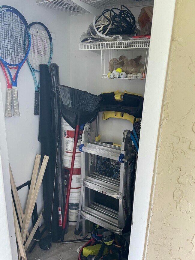 Building Photo - 7101 Golf Colony Ct