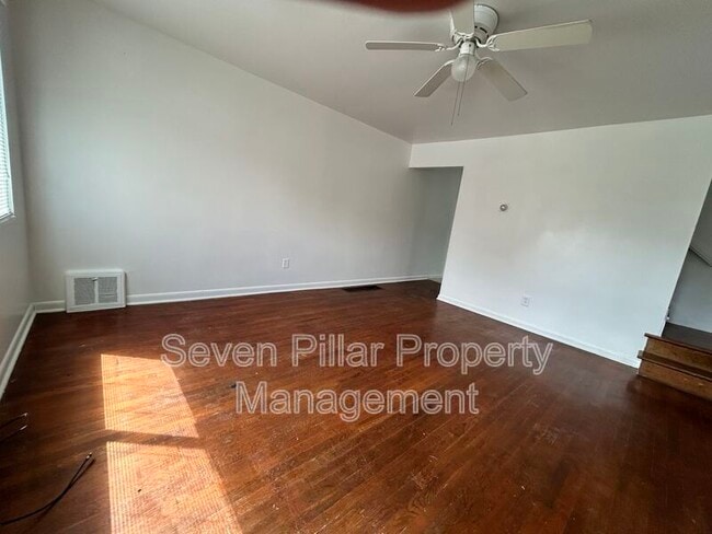 Building Photo - 339 S Napoleon Ave