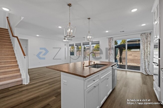 Building Photo - 15961 Mavericks Ln