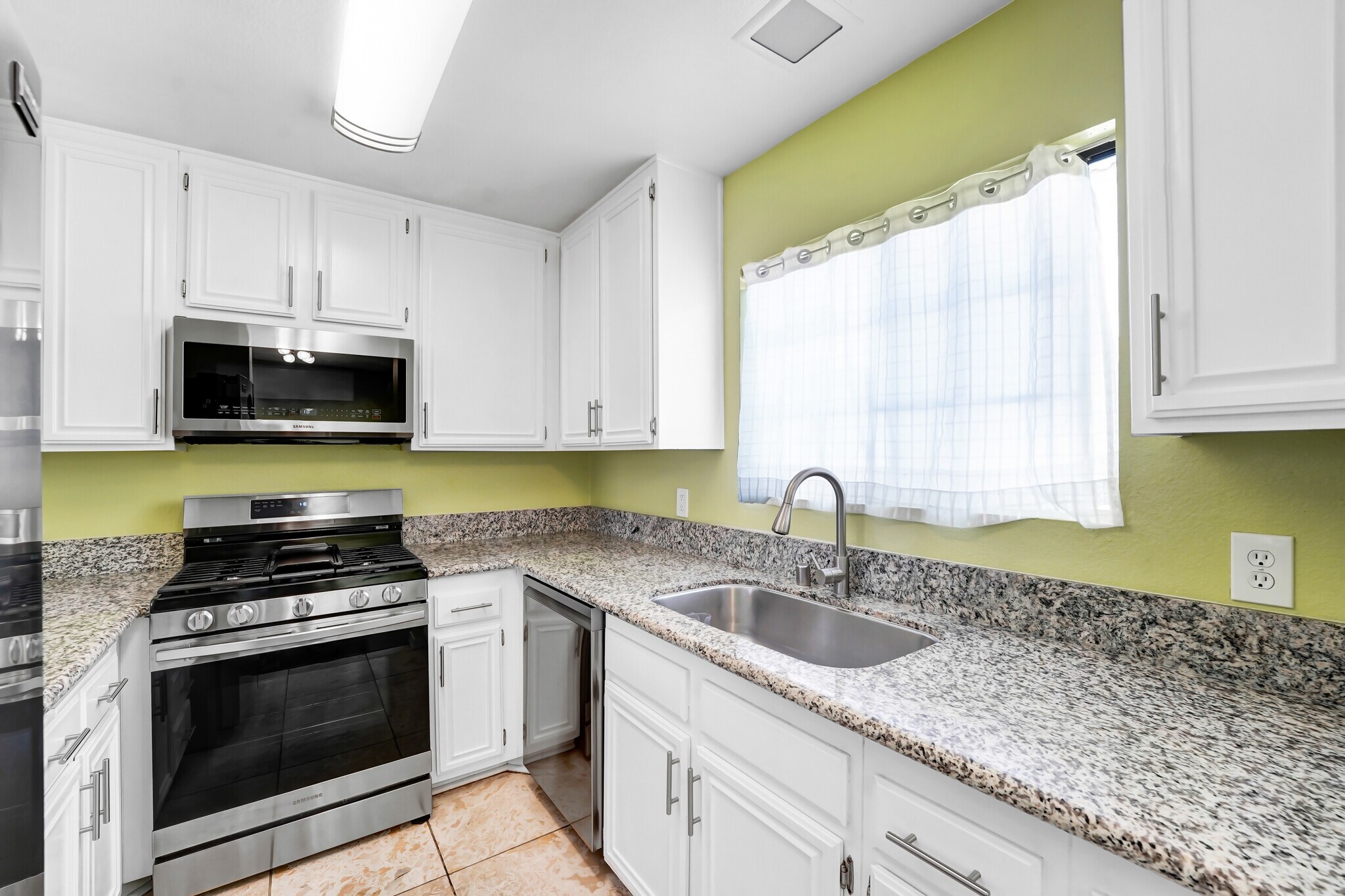 Kitchen - 2971 Plaza del Amo