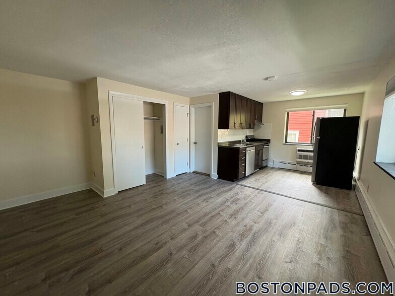 Building Photo - 9 Chester St