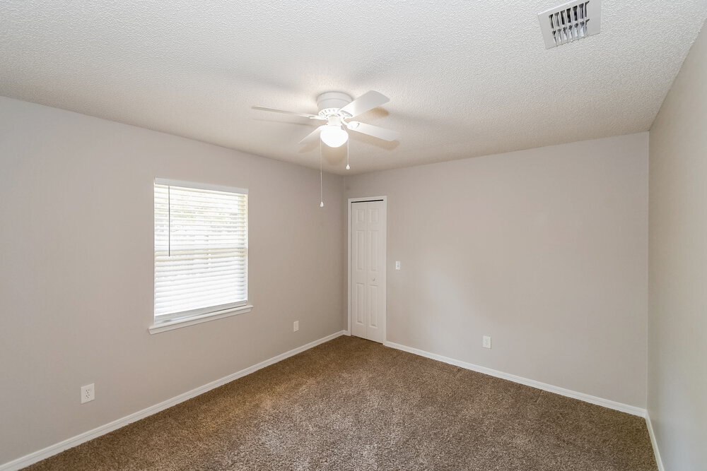 Building Photo - 8647 Charlesgate Cir N