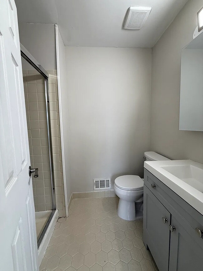 Building Photo - 11 Van Buren Pl