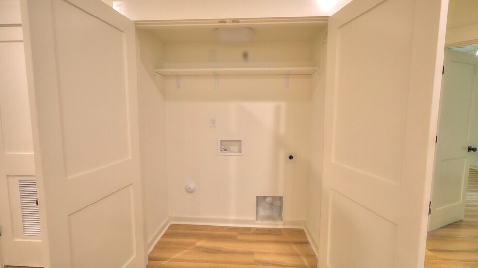 Building Photo - 345 W Stewart Ave