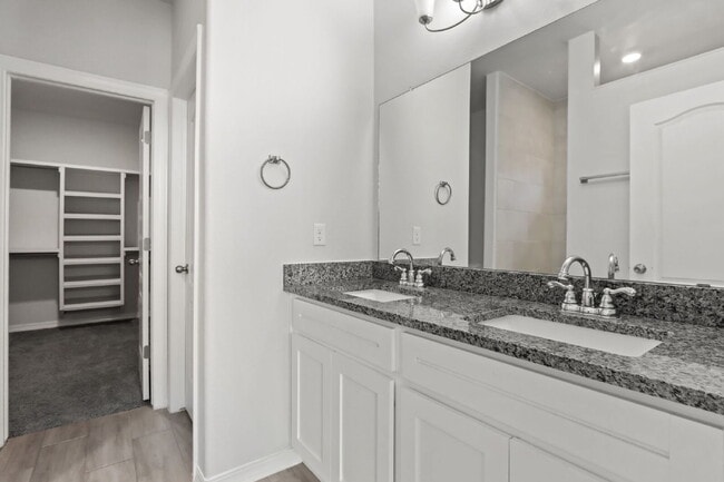 Building Photo - 4-Bed, 3.5-Bath Home in 79928