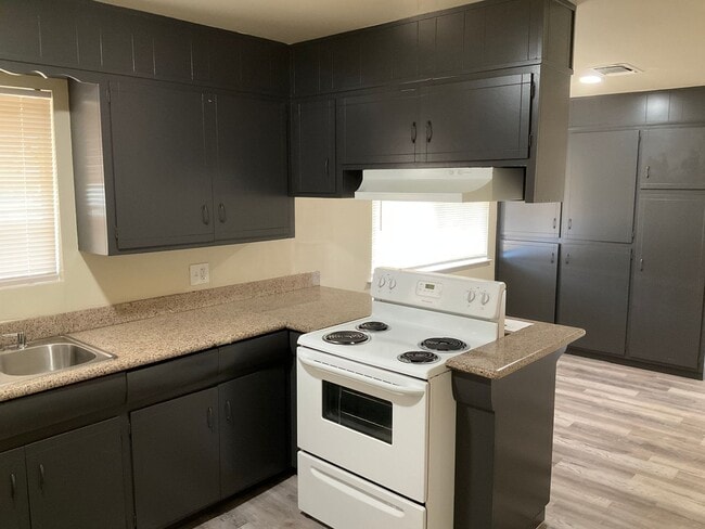 Building Photo - APPLY NOW!!!!