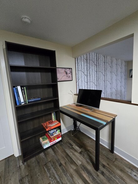 Office space - 320 NE Wisteria Way