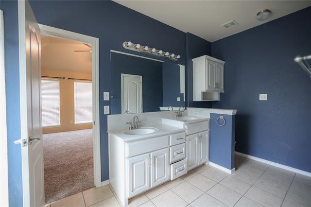 Building Photo - 2101 Oakridge Dr