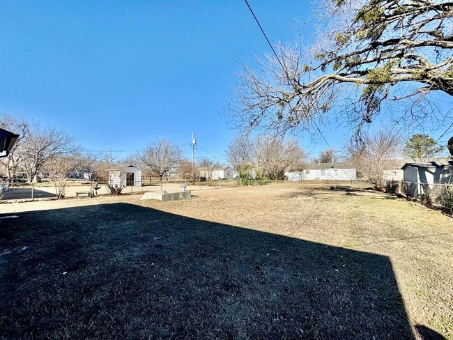 Building Photo - 809 Proctor Pl