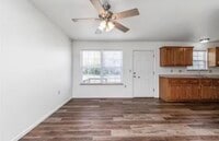 Building Photo - 621 Twin Valley Dr