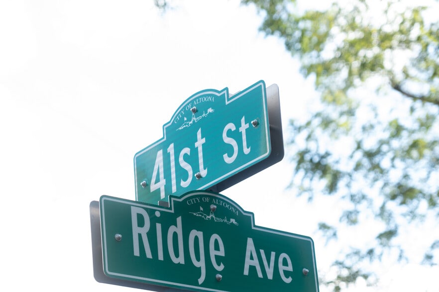 Building Photo - 101 41st St