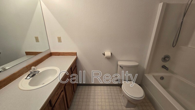 Building Photo - 5205 S Smith Ct