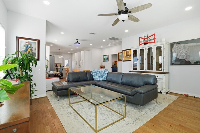 Building Photo - 2613 Lorraine St