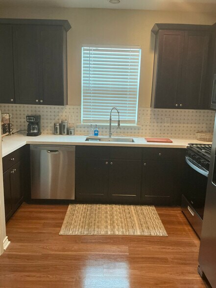 Building Photo - 516 Amy St