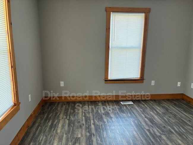 Building Photo - 915 Bellaire Ave