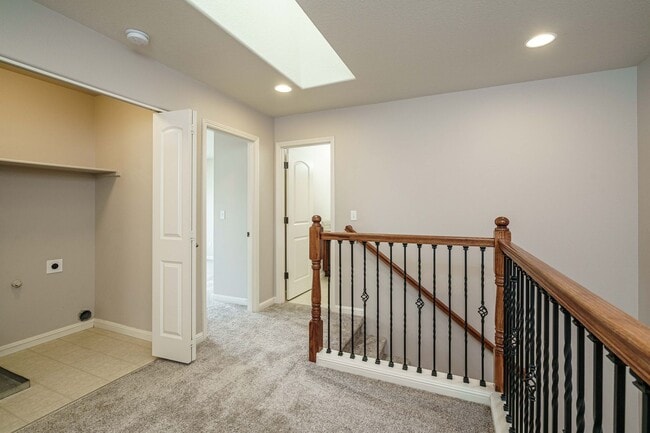 Building Photo - $500 Move In Special  4 Bedroom 2.5 Bath New Carpet and Fresh Paint