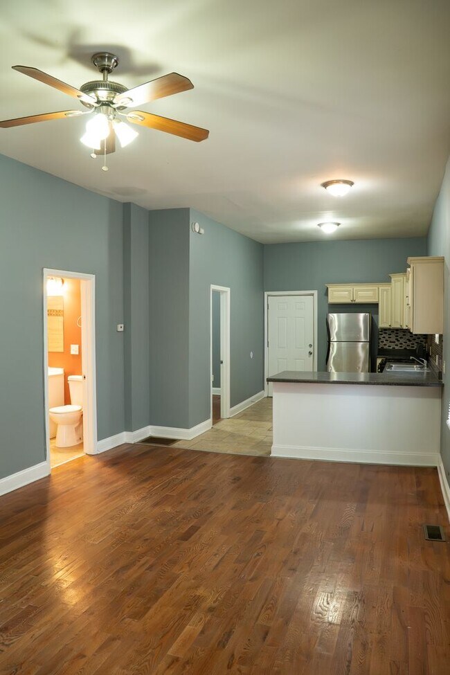 Building Photo - 6819 S Evans Ave