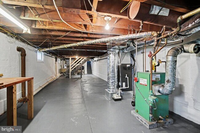 Building Photo - 210 E 11th Ave