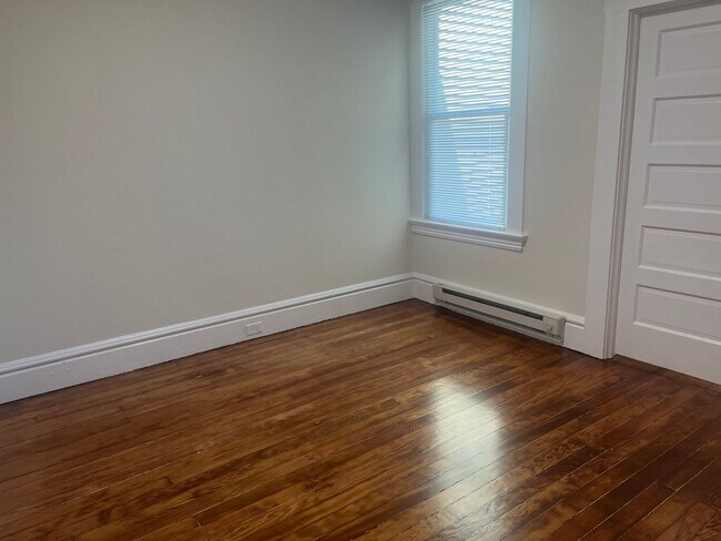 Building Photo - Newly Remodeled 2 Bedroom in Lower Pacific Heights. Washer/Dryer. Open House Sat/Sun 12-1 PM*