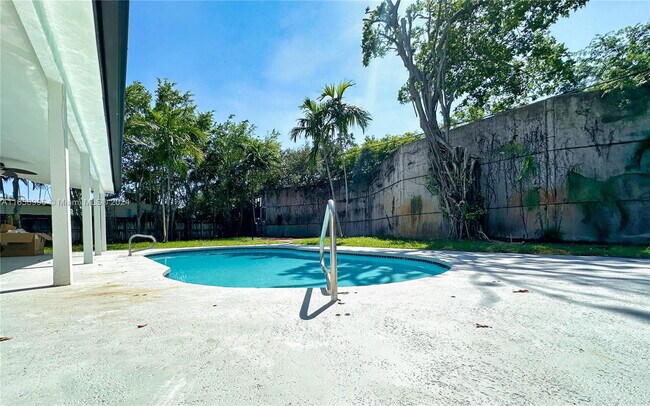 Building Photo - Northeast 18th Court, Miami, FL 33179 - 4 BR 2 BA house