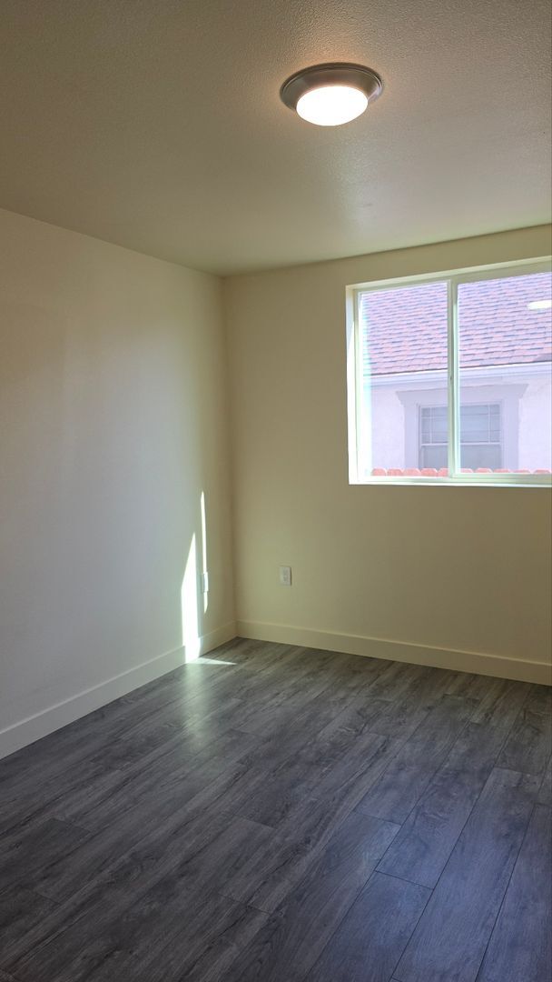 Building Photo - All Bed& Bath at 1st ,2 car Assigned Parking Space at back with access alley,tile &laminate floor...