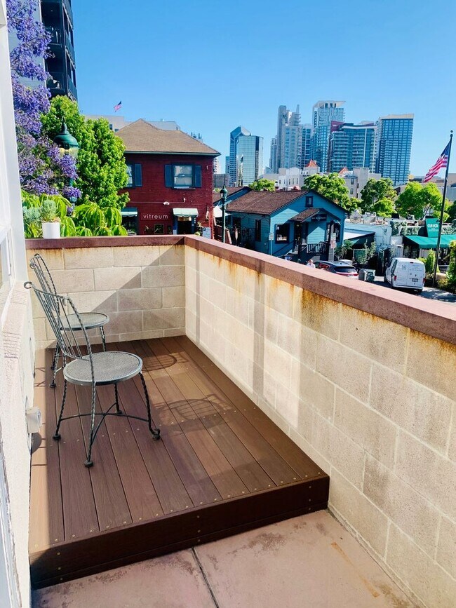 Building Photo - Live in the Heart of Little Italy! GORGEOUS 2BD/2BA Condo w/ Loft!