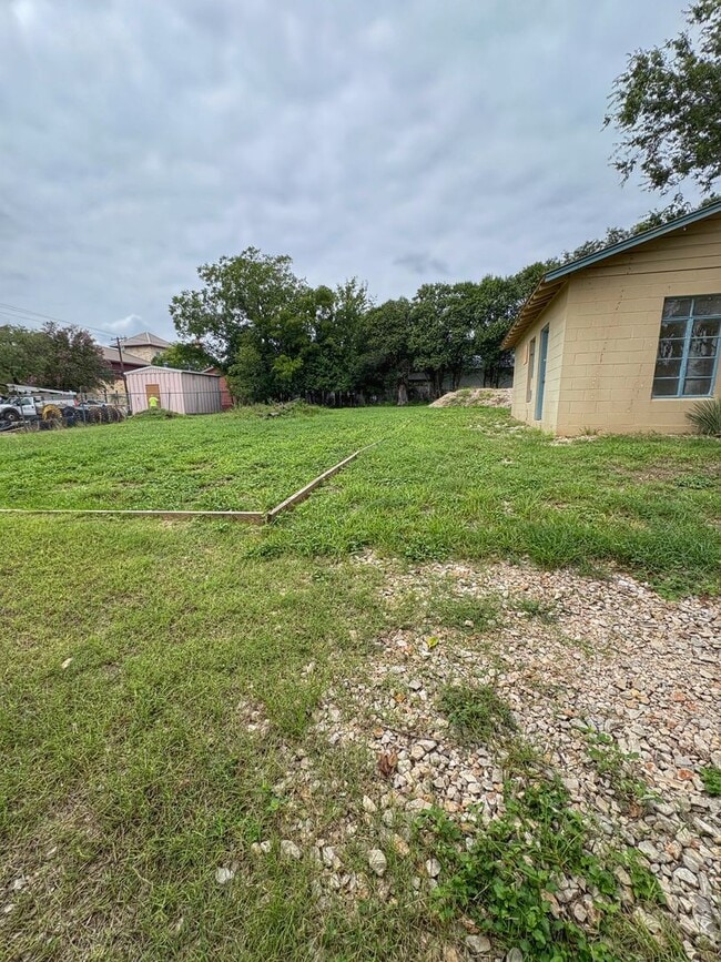 Building Photo - Great commercial property, in the heart of...