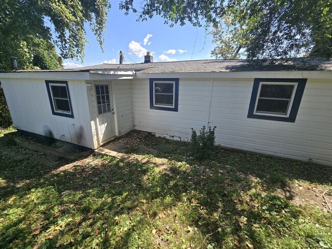 Building Photo - Lenoir 3/1 Close to J.E. Broyhill Park