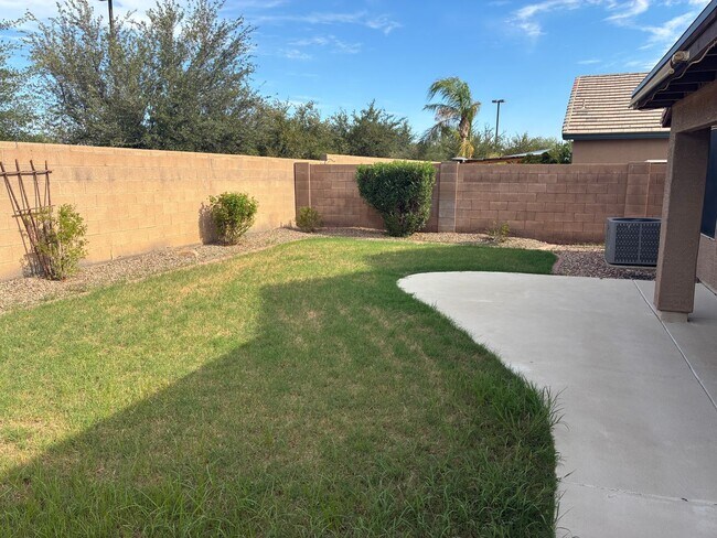 Building Photo - **BEAUTIFUL 3BEDROOM/2BATHROOM HOME LOCATE...