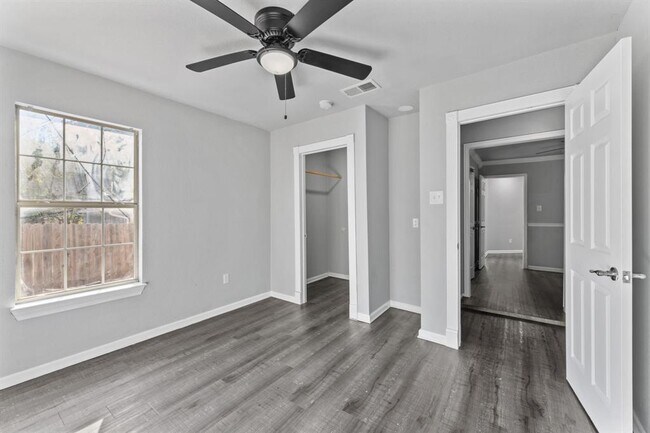 Building Photo - 1606 Old Tract Rd