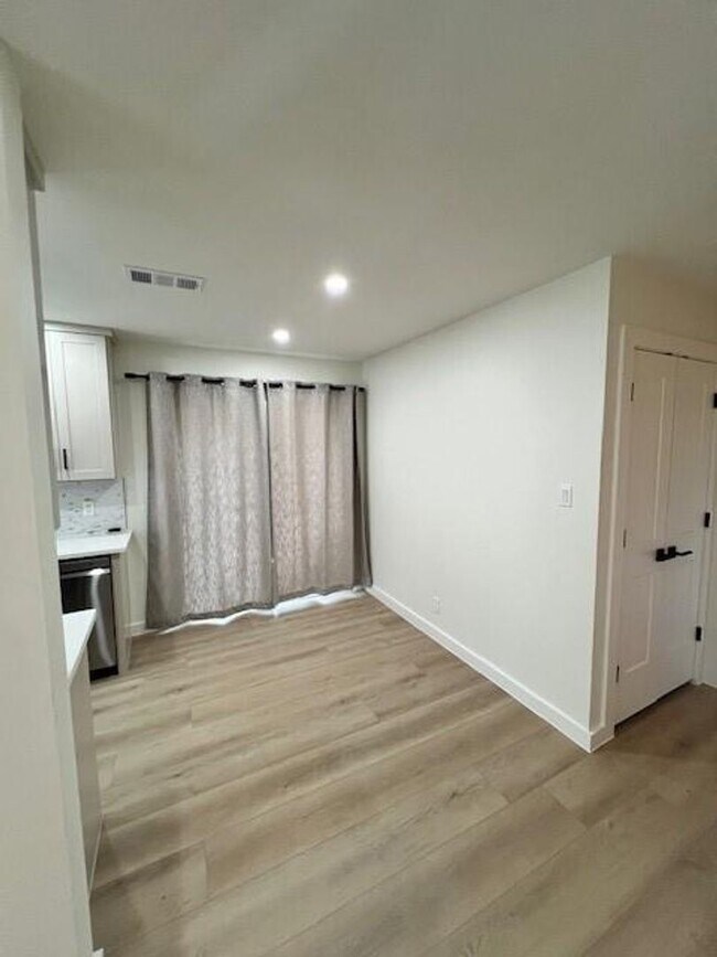 Building Photo - Allandale Place / Culdesac / Refrigerator / Washer/Dryer / Fenced Yard