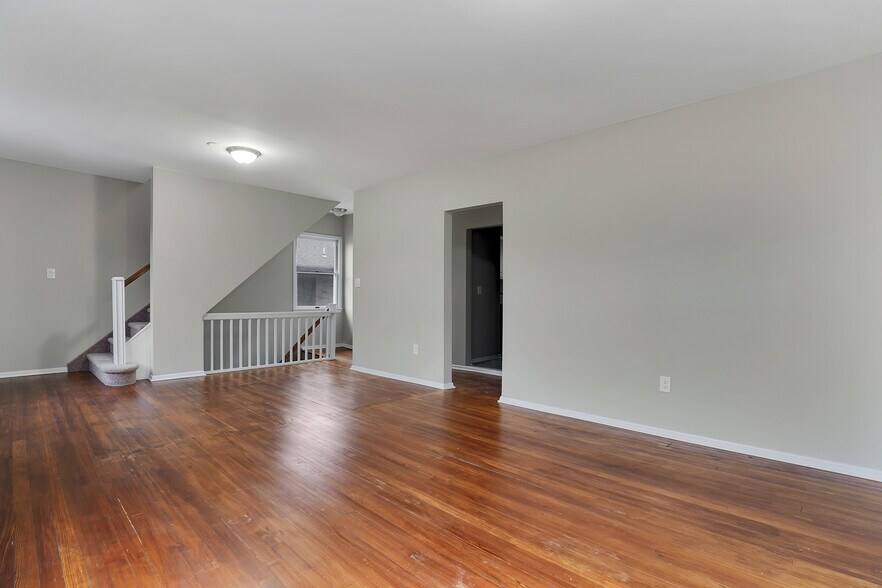 Building Photo - 1634 Maple St