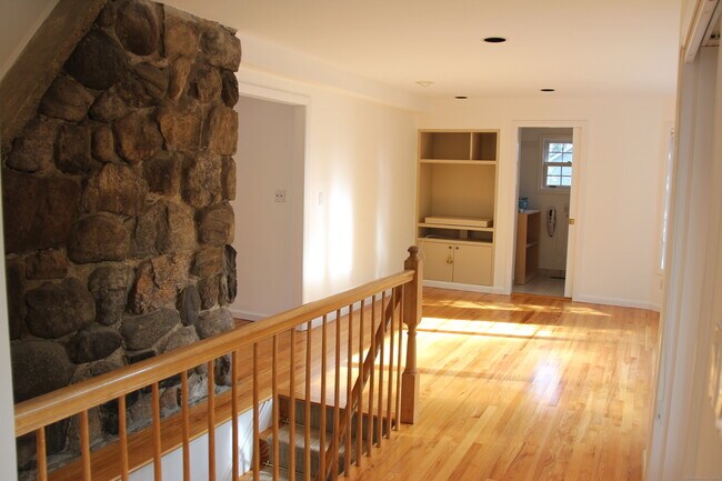 Building Photo - 71 Benjamin St