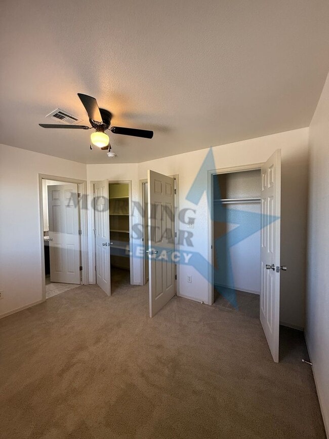 Building Photo - 2-Bedroom Townhome Apartment - Available Now!