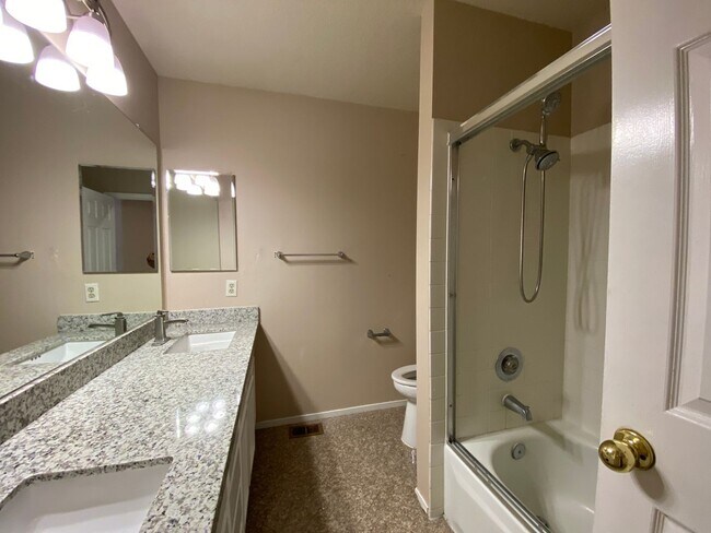 Building Photo - Spacious 2-Story in Laguna Park Village