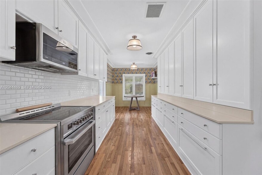 Building Photo - 1710 Segovia St