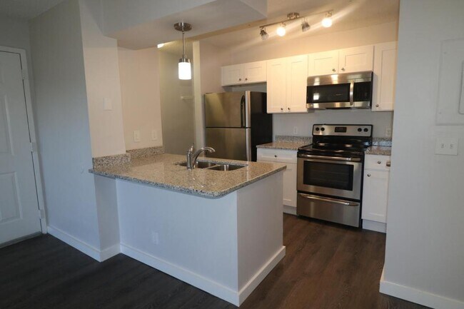 Building Photo - 400 Lake Placid Ct