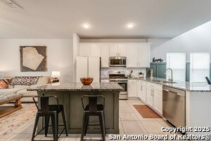 Building Photo - 7919 Deepwell Dr