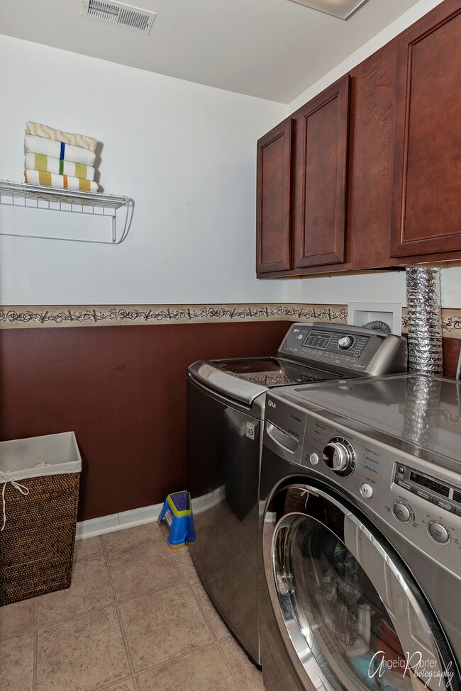Building Photo - 9870 Williams Dr
