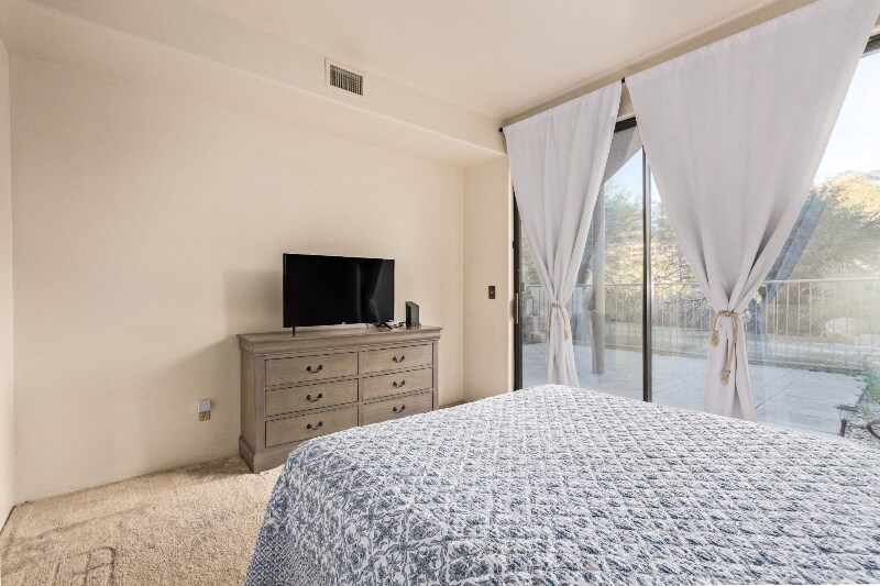 Building Photo - 5675 N Camino Esplendora