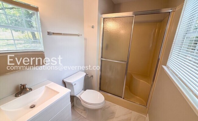 Building Photo - 3 Bed/2 Bath Home with Fenced Yard / Available Now!