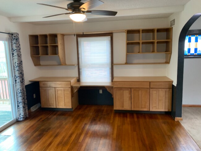 Building Photo - 326 N Bentley Ave