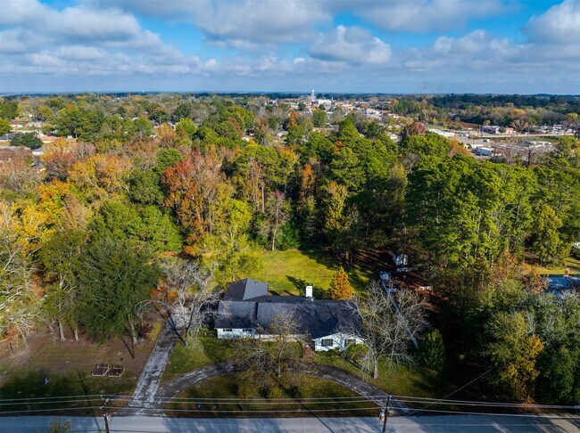 Building Photo - 215 Perryman Rd