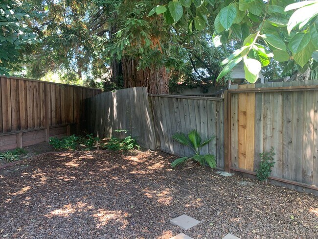 Building Photo - 39-1810