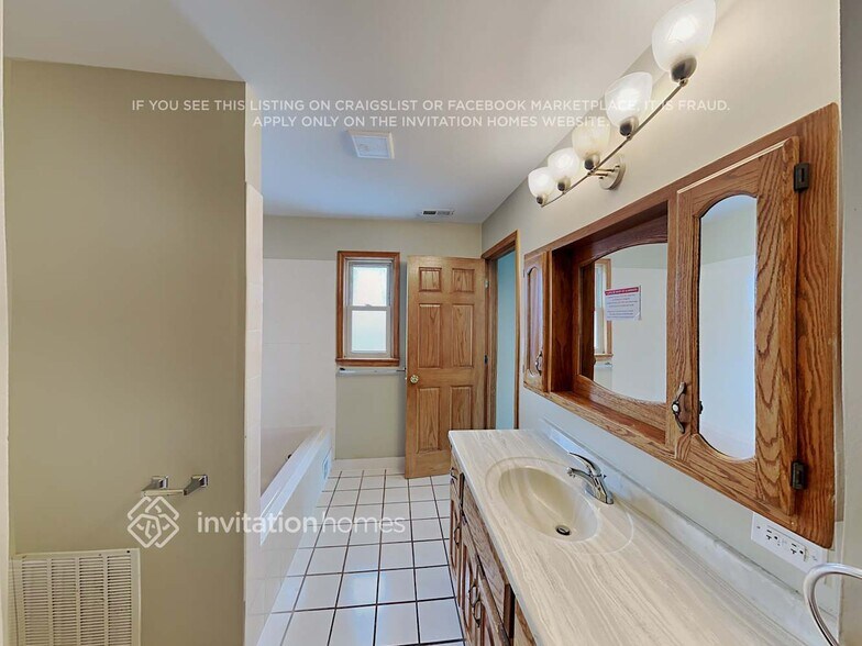 Building Photo - 11145 Boeger Ct
