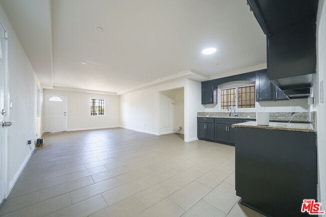 Building Photo - 10952 1/2 Wilmington Ave