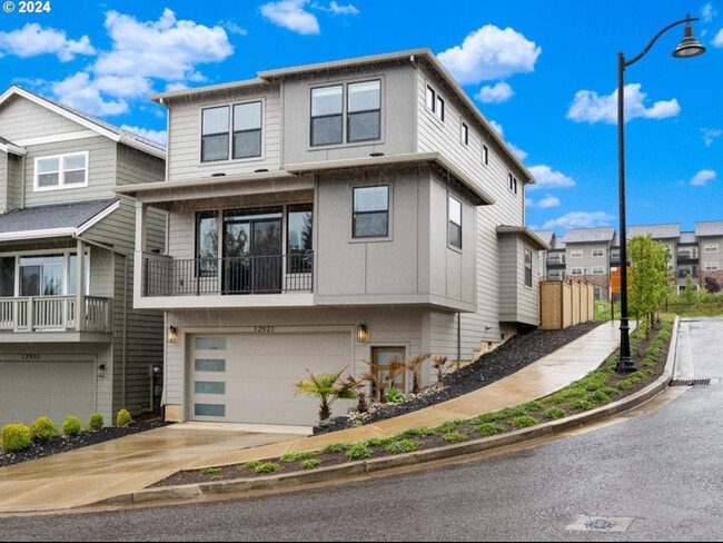 Building Photo - 12921 SE Creekside Terrace