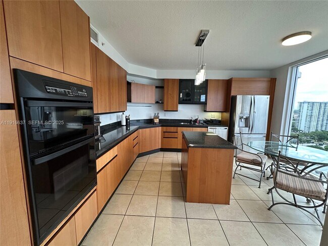 Building Photo - 17555 Collins Ave