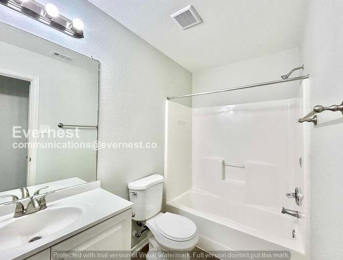 Building Photo - 246 Creek Cove Dr