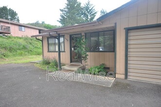 Building Photo - 1132 NE Barager Ave